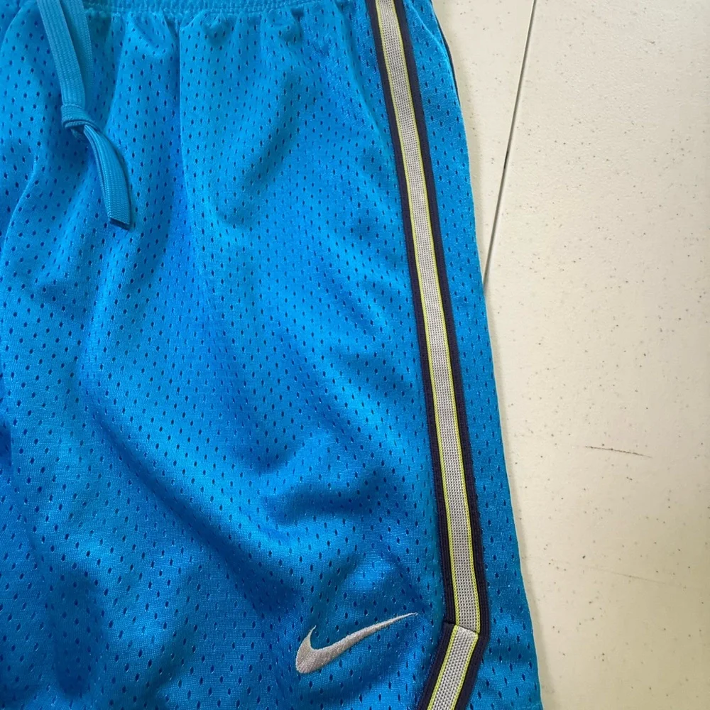 Nike Dri-FIT Woven Blue Shorts *NEW WITHOUT TAGS*